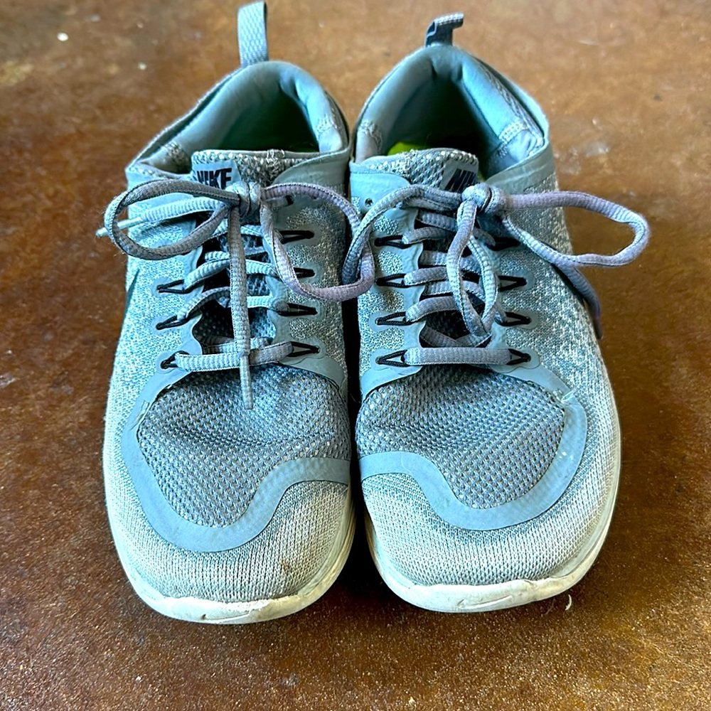 Size 7.5 woman Nike shoes.